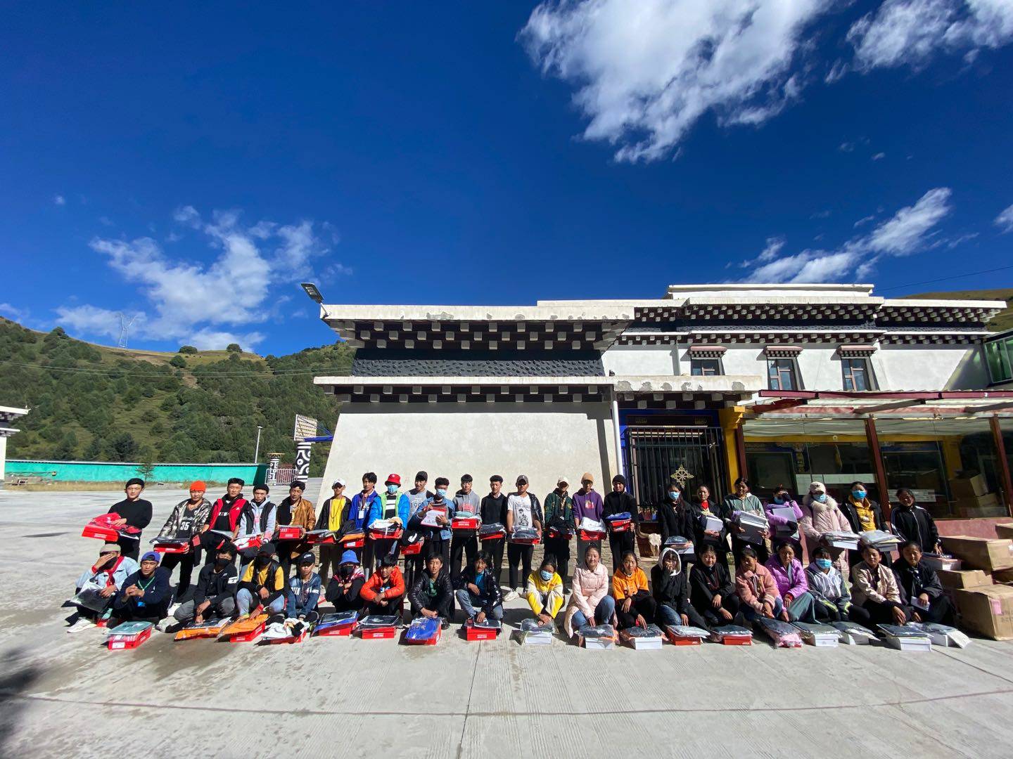 长春黎宇机电产品销售有限公司公益回顾丨家国同欢月同圆 温暖满载甘孜州(图8)